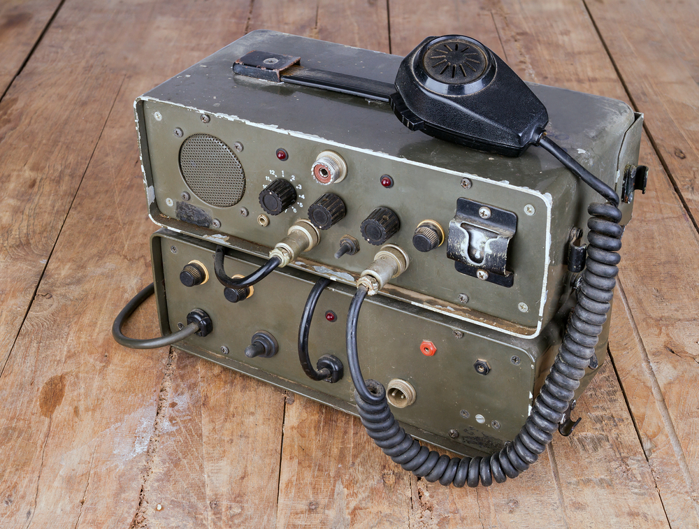 Old,Dark,Green,Amateur,Ham,Radio,On,Wooden,Table