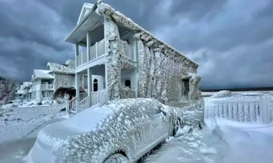 Town of Crystal Beach in Ontario Crystallized in Ice After Major Storm