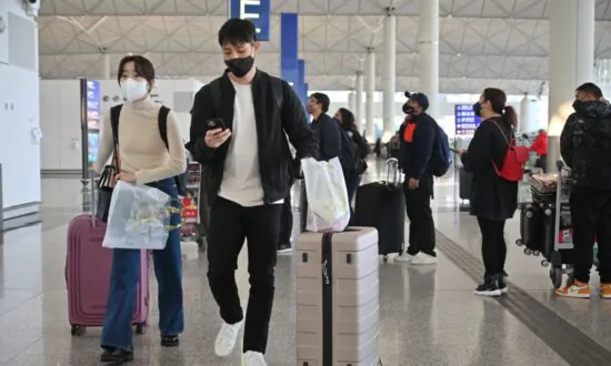 NTD Business (Dec. 28): US to Require Negative Test From China Travelers; FTX Customers File Class Action Lawsuit
