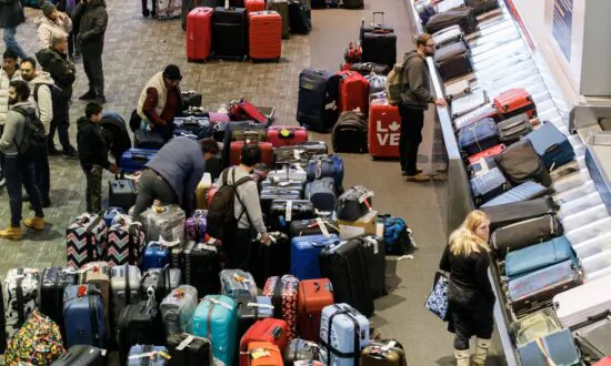 Canada’s Air Passenger Numbers Doubled After Restrictions Eased, Increasing Airport Flight Delays