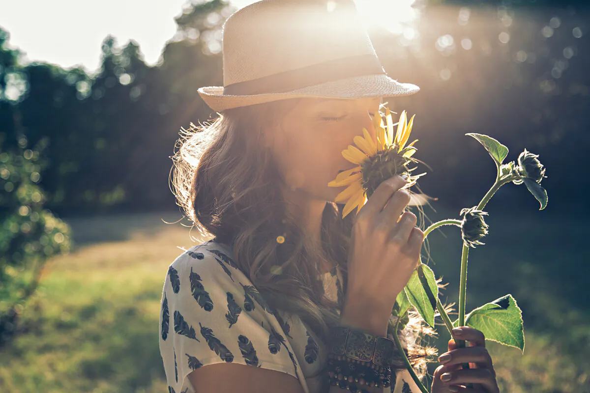 Taking time every day to step away from glowing screens allows a chance to breathe fresh air, take in the sounds and smells of nature, and reset. (Sjale/Shutterstock)