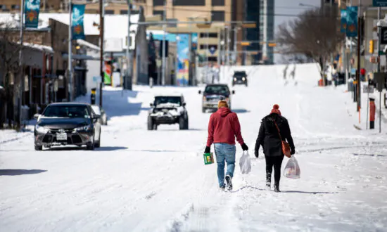 Greg Abbott Orders Probe of Atmos Energy Over ‘Failure to Prepare for Winter Weather Event’