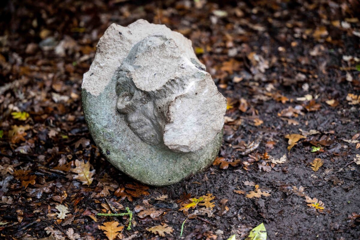 head of statues