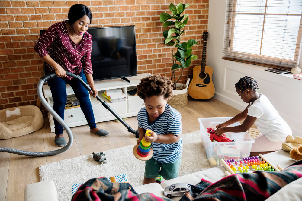 Black,Family,Cleaning,The,House,Together