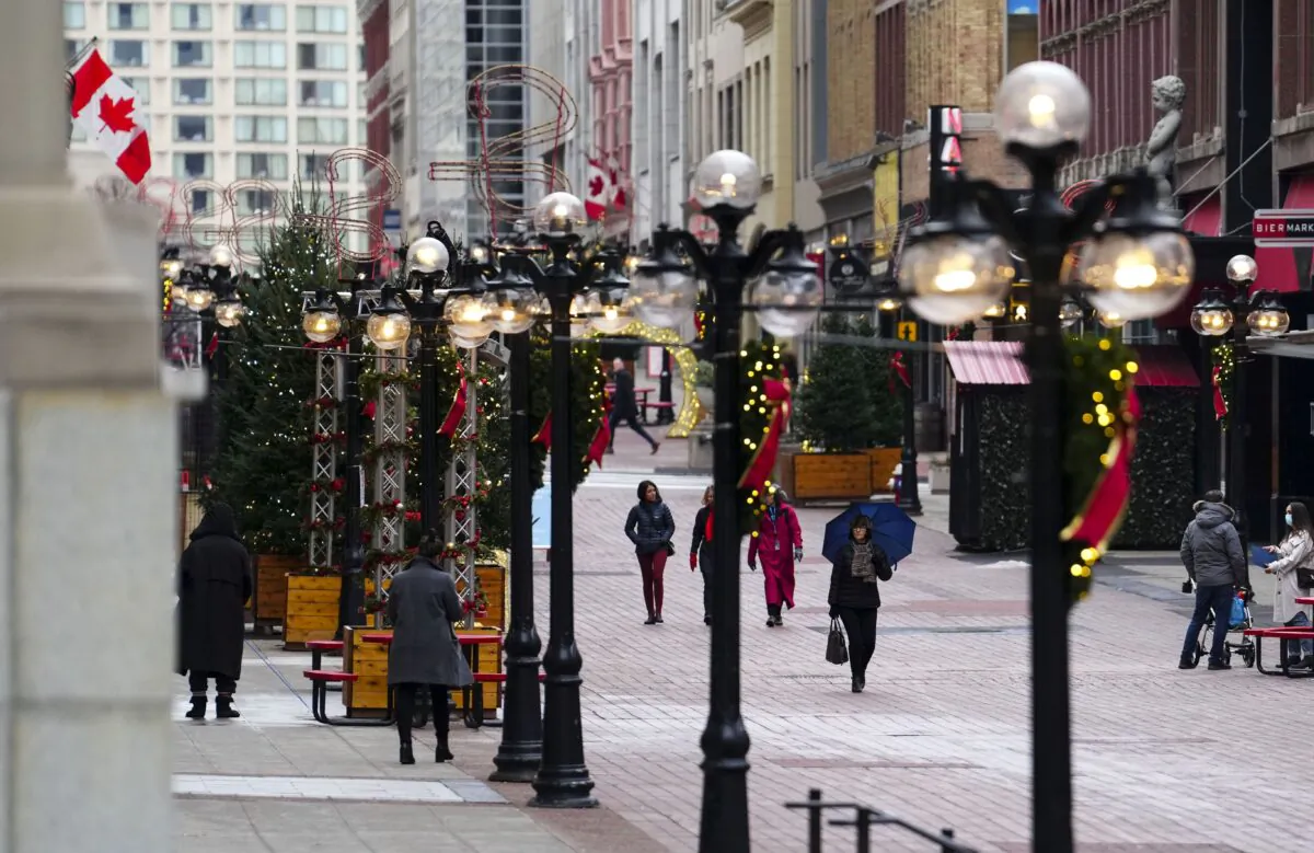 People make their way along Sparks Street in Ottawa on Dec. 6, 2022. (The Canadian Press/Sean Kilpatrick)