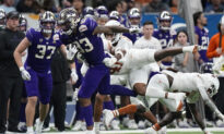 No. 12 Washington Holds Off No. 21 Texas 27–20 in Alamo Bowl