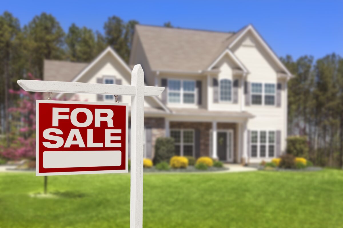 NextImg:Existing Home Sales Drop as Mortgage Demand Crashes