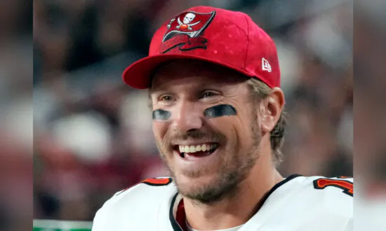 Bucs’ Gabbert, Brothers Rescue People in Tampa Chopper Crash