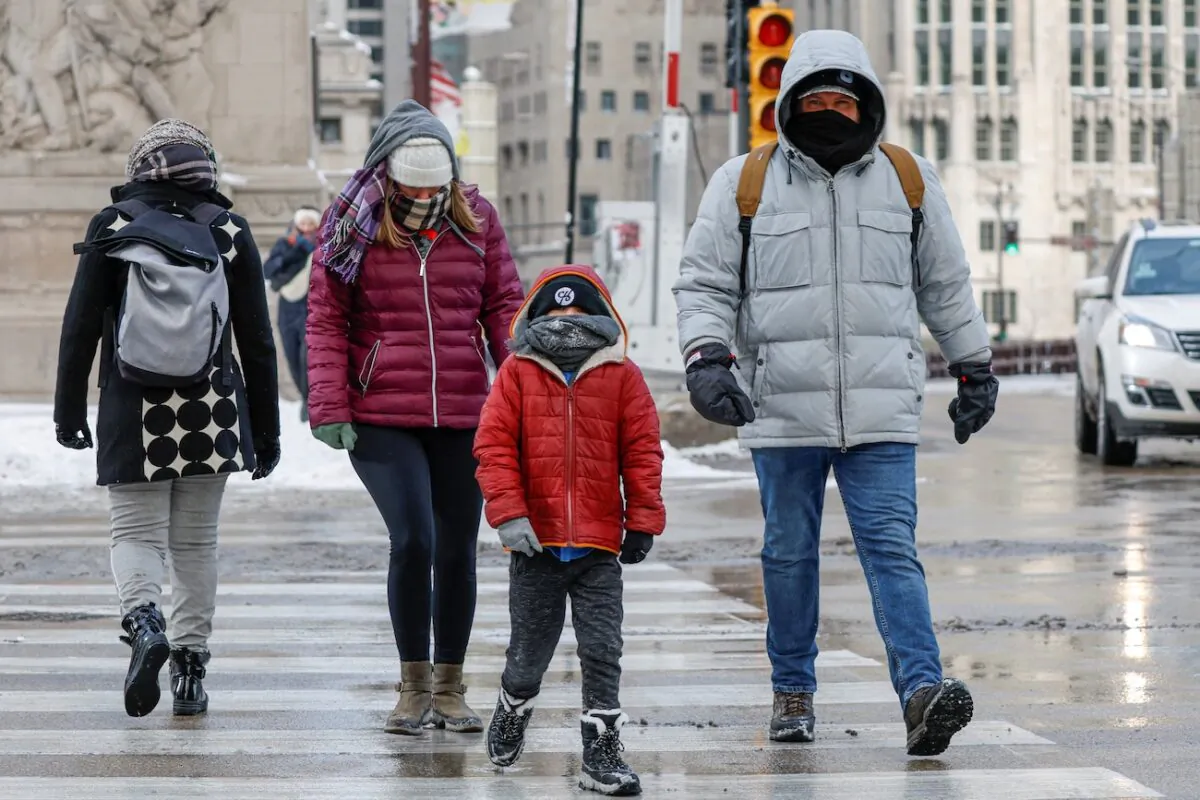 Pedestrians cross the street on Chicago's Michigan Avenue as they brave the freezing weather ahead of the Christmas holiday on Dec. 23, 2022. (Kamil Krzaczynski/AFP via Getty Images)