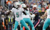 Miami Quarterback Bridgewater Leaves With Finger Injury vs. Patriots