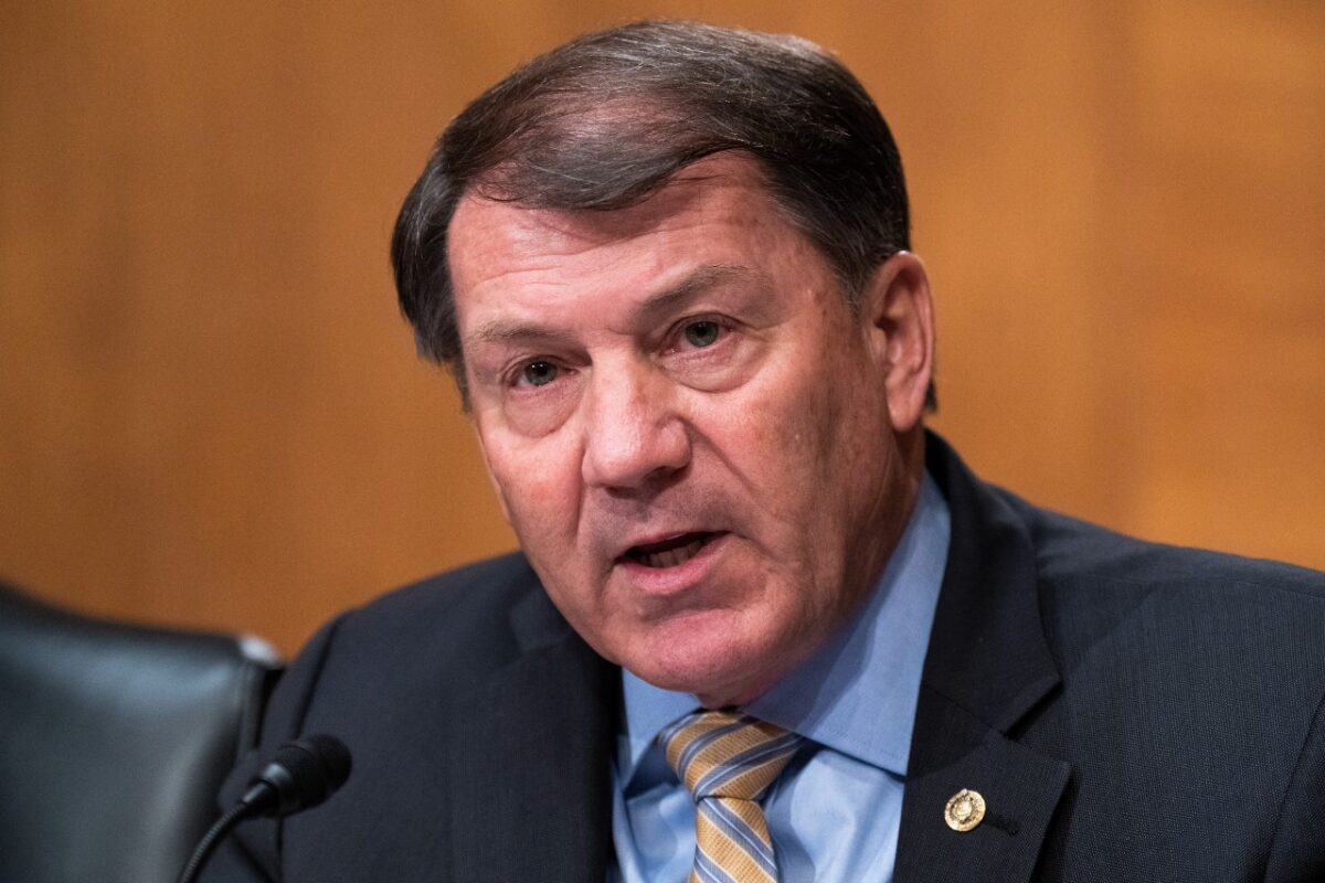 NextImg:Bipartisan Lawmakers Introduce Bill to Ban China from Buying US Farmland