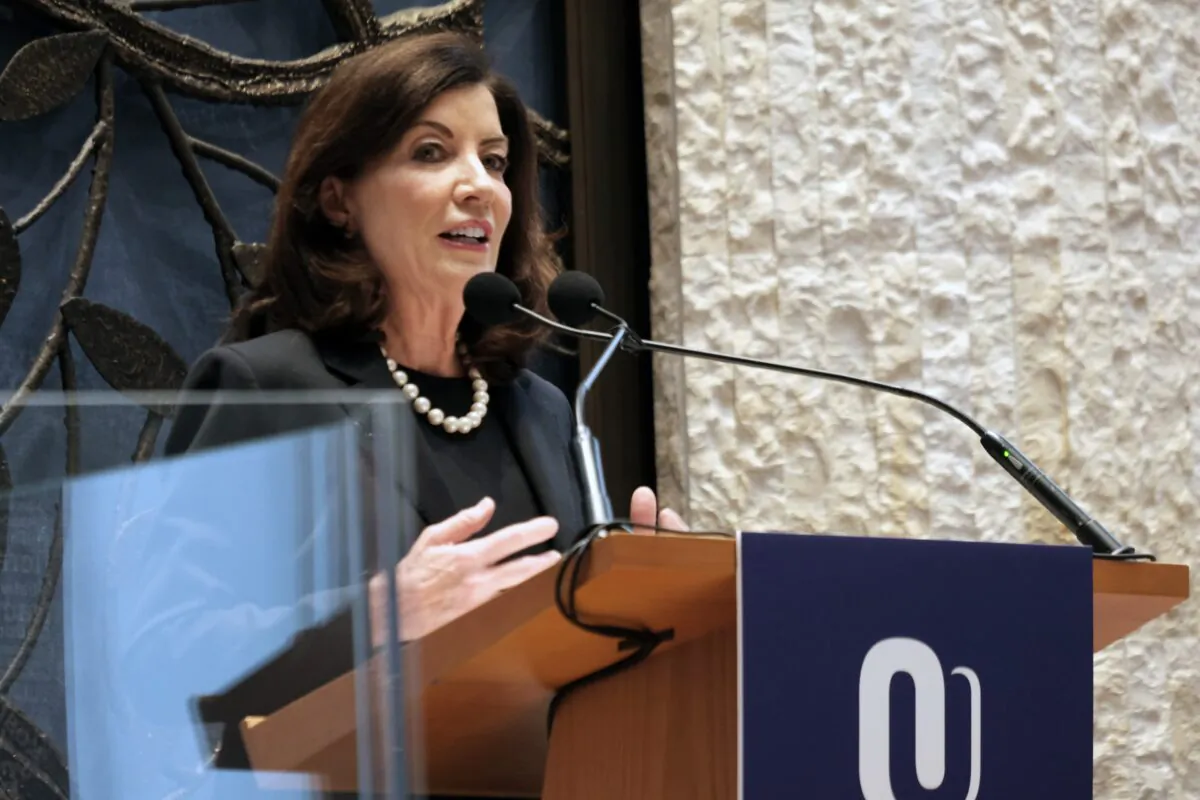 New York Governor Kathy Hochul joins other politicians and Jewish leaders for a conference addressing the rise in antisemitic incidents across the United States at the Lincoln Square Synagogue in Manhattan, New York, on Dec. 12, 2022. (Spencer Platt/Getty Images)