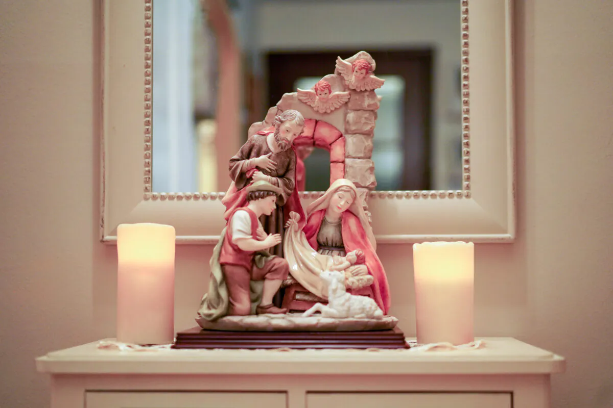 A nativity display at a home in Sparrow Bush, N.Y., on Dec. 20, 2022. (Cara Ding/The Epoch Times)