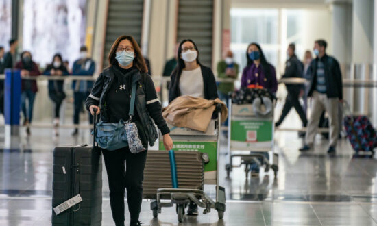 More Deadly COVID-19 Strains Likely as China Lifts Travel Restrictions Amid Outbreak, Microbiologist Warns