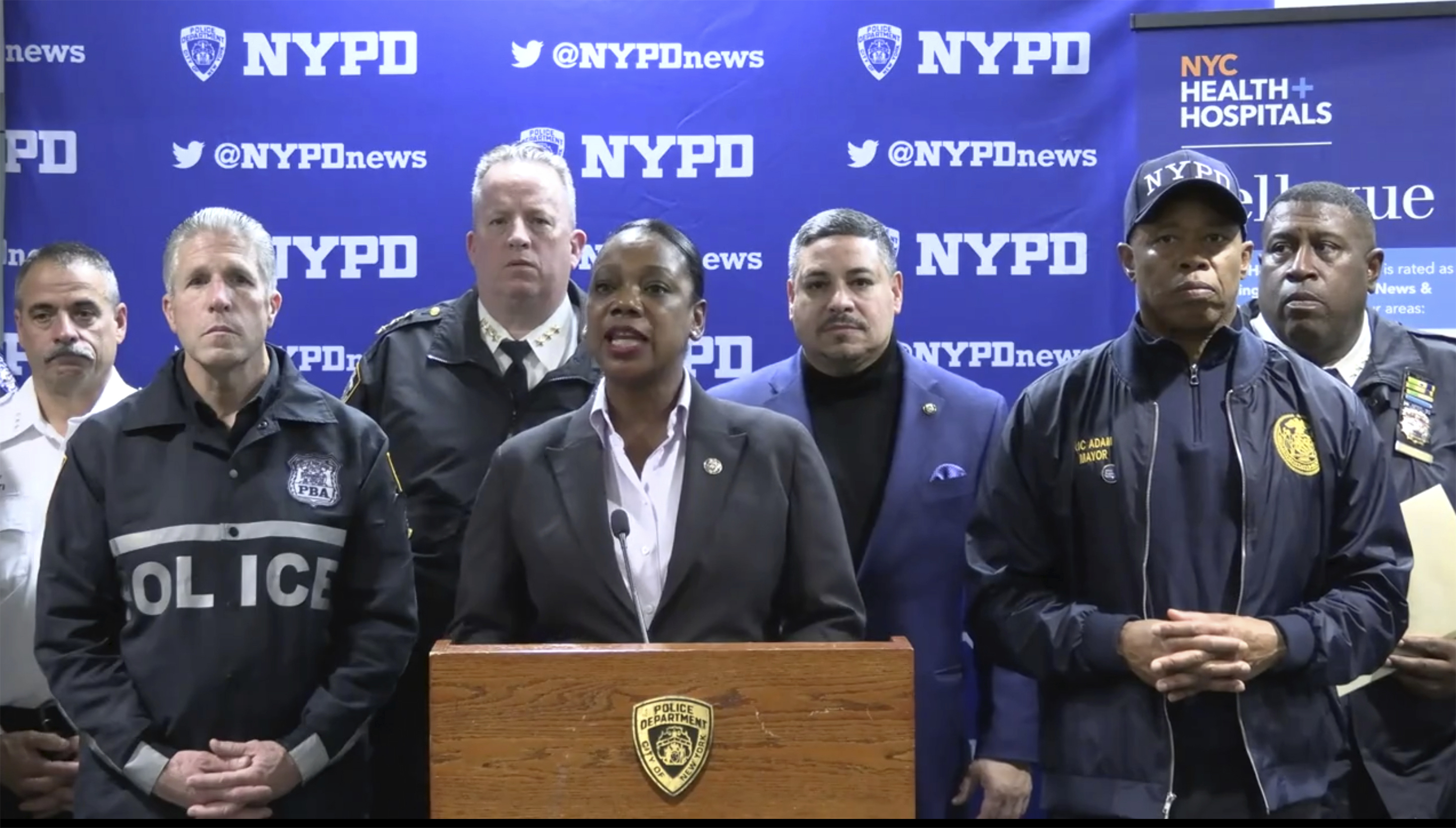 NYPD Officer Dies After Being Shot in Botched Robbery While Off Duty - Vimarsana News