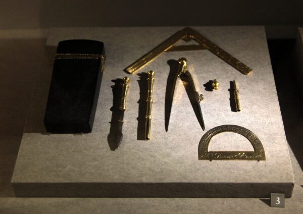 Set_of_mathematical_instrument