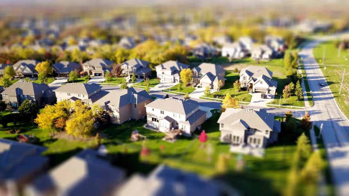You should focus on the listing and pending sales times in the immediate neighborhood you are buying or selling in, says Richard Montgomery, not just the general housing market. (David McBee/Pexels)