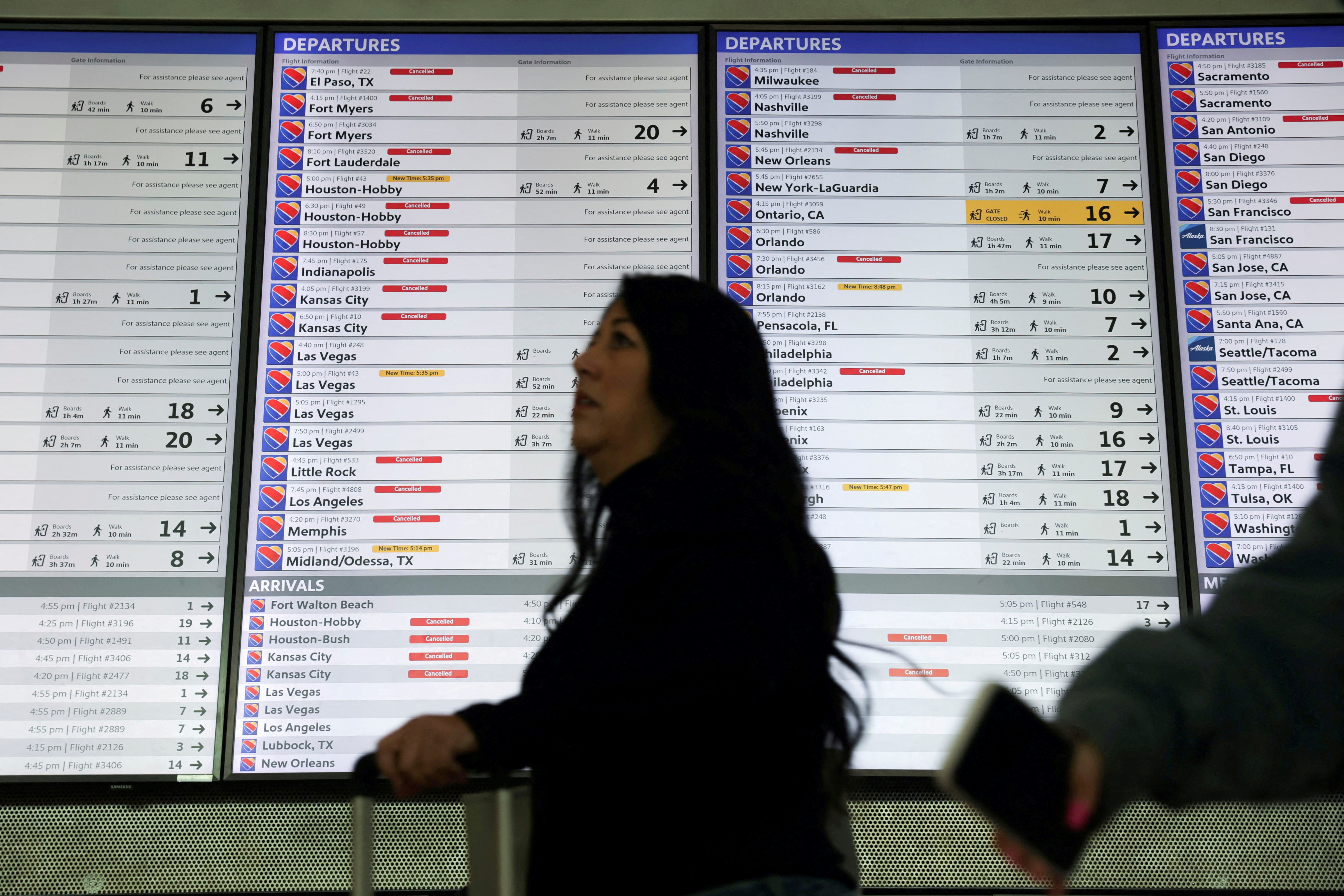 Southwest Airlines Is Sued for Not Providing Refunds After Meltdown - Vimarsana News