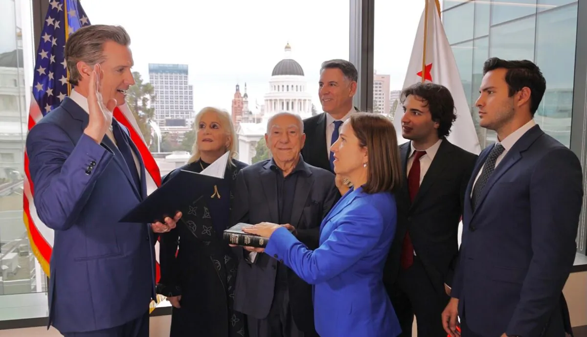 Eleni Kounalakis taking the oath of office, administered by Gov. Gavin Newsom, to serve a second term as California lieutenant governor in Sacramento on Jan. 2, 2023. (Courtesy of the Office of Gavin Newsom)