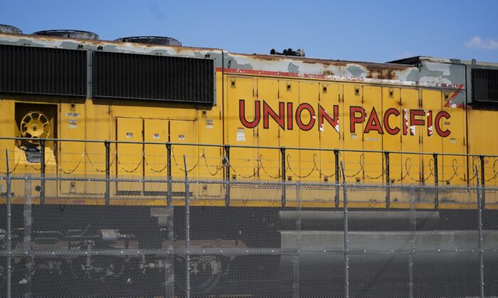 A Union Pacific train engine sits in a rail yard in Commerce, Calif., on Sept. 14, 2022. (Ashley Landis/AP Photo)