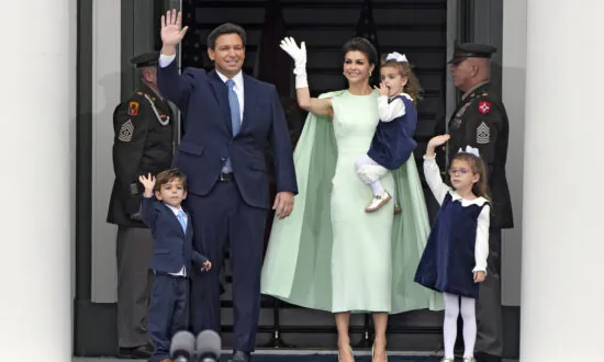 DeSantis Gives State Employees Paid Family and Maternal Leave in Florida