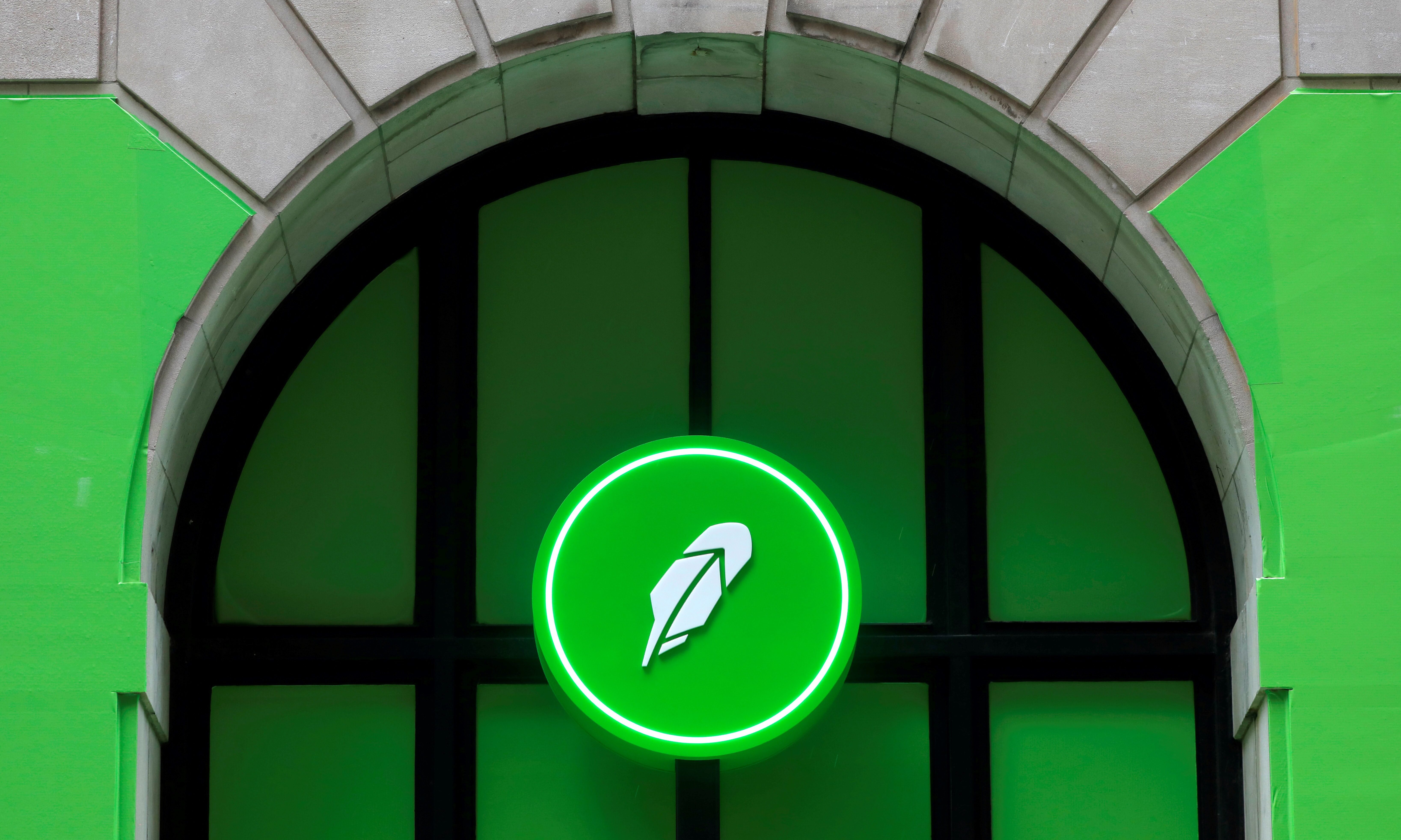 Robinhood Wins Dismissal of Shareholder Lawsuit Over 2021 IPO - Vimarsana News