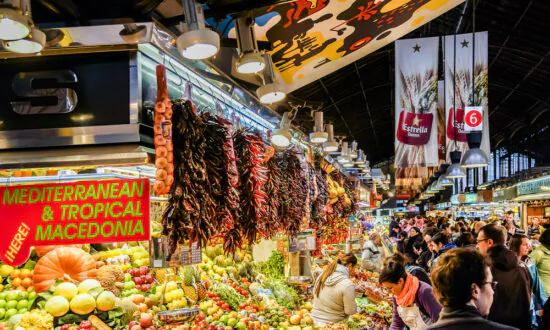 Barcelona in Winter: Festive Markets and Cozy Taverns