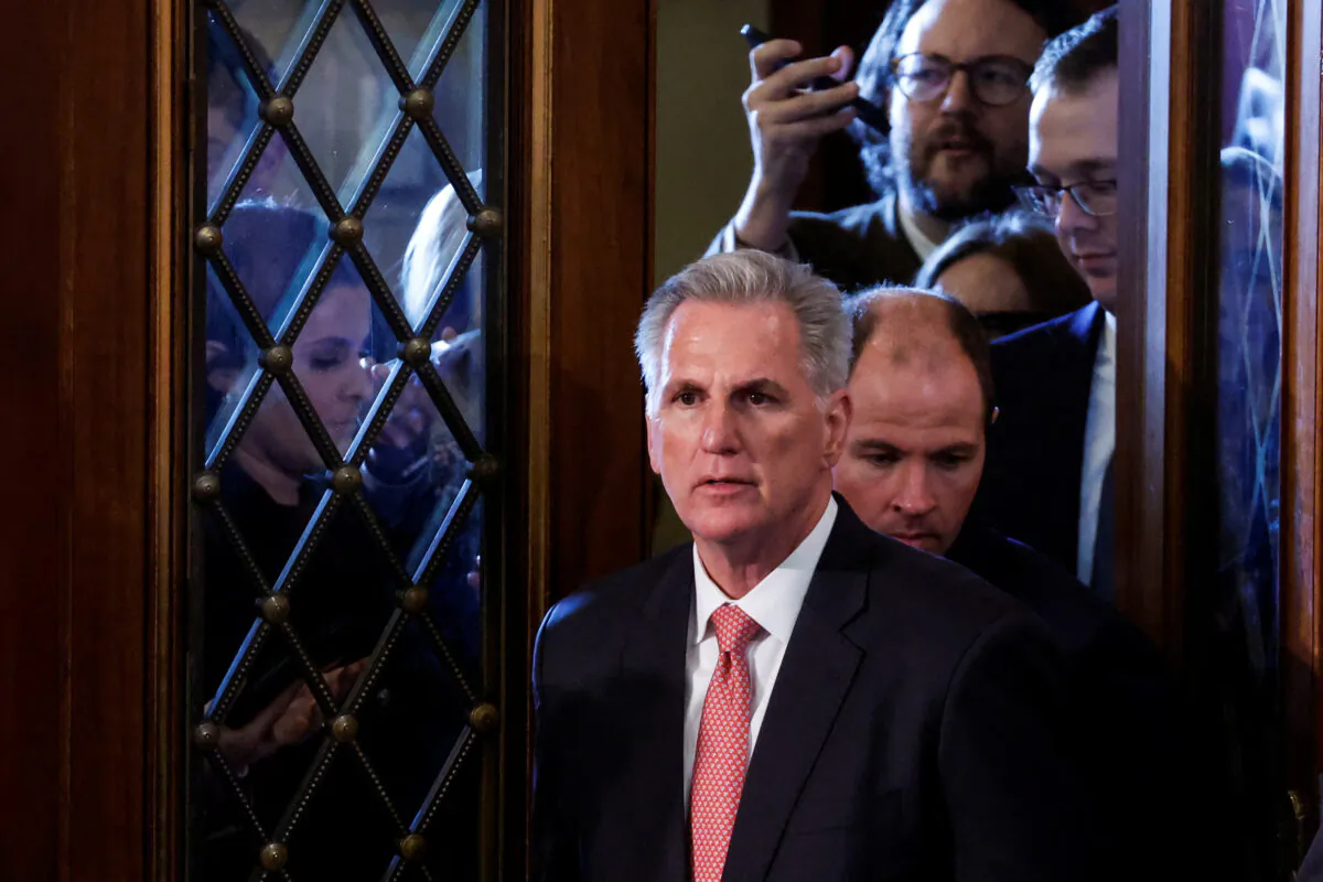House Republican Leader Kevin McCarthy (R-Calif.) passes reporters as he returns to the House Chamber for an 8th round of voting for a new Speaker on the third day of the 118th Congress at the U.S. Capitol in Washington on Jan, 5, 2023. (Reuters/Jonathan Ernst)