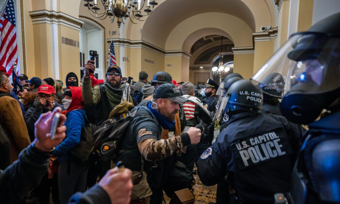EXCLUSIVE: Former US Capitol Police Commander Reveals Failures in January 6 Evacuation Response