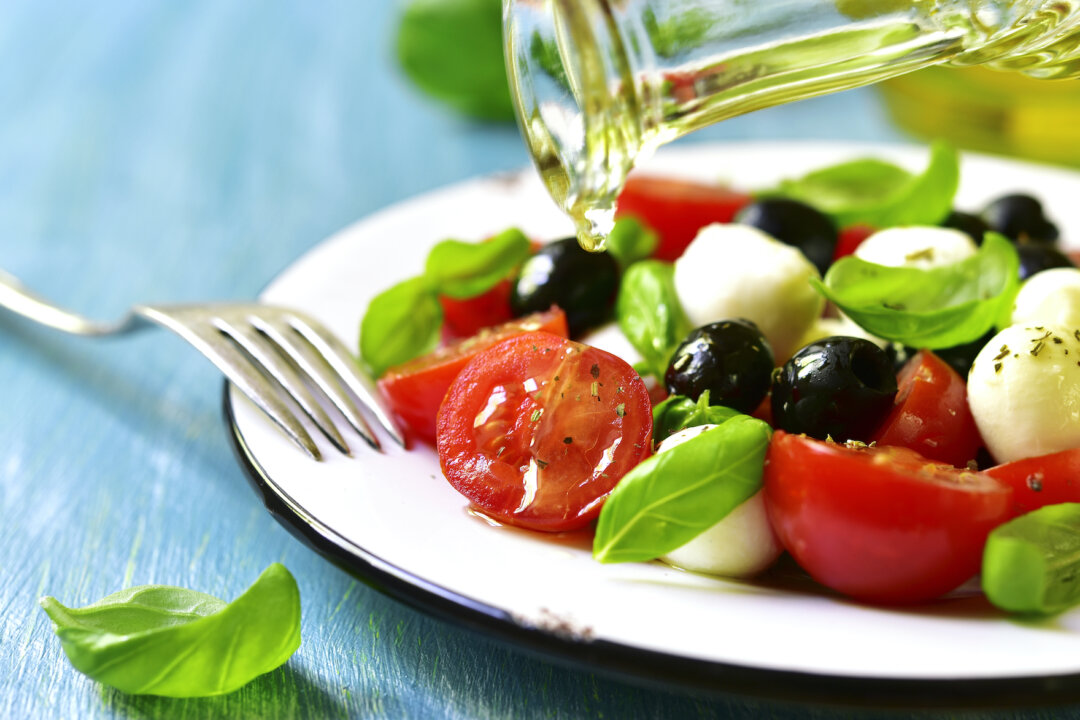 A traditional Italian Caprese salad belongs to the Mediterranean diet. (Shutterstock)