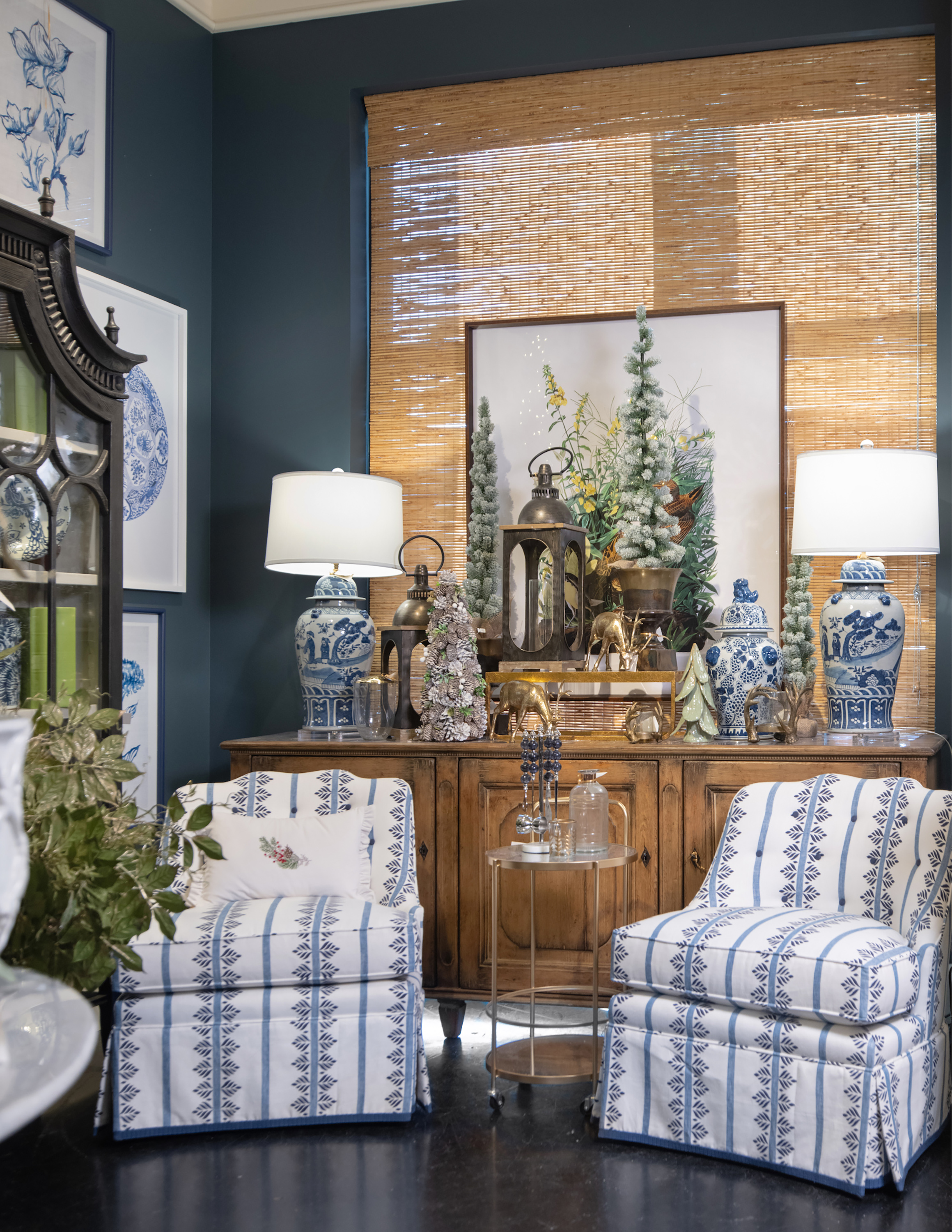 Twin lamps frame a sideboard, adding to the blue and white motif. 