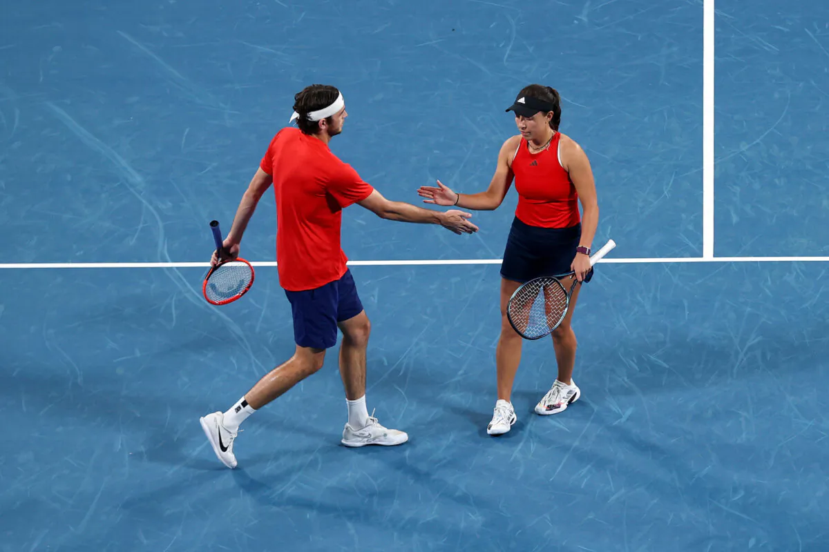 Jessica Pegula and Taylor Fritz of the USA compete in the City Final match against Harriet Dart and Daniel Evans of Great Britain during day seven of the 2023 United Cup at Ken Rosewall Arena in Sydney, Australia, on Jan. 4, 2023. (Brendon Thorne/Getty Images)