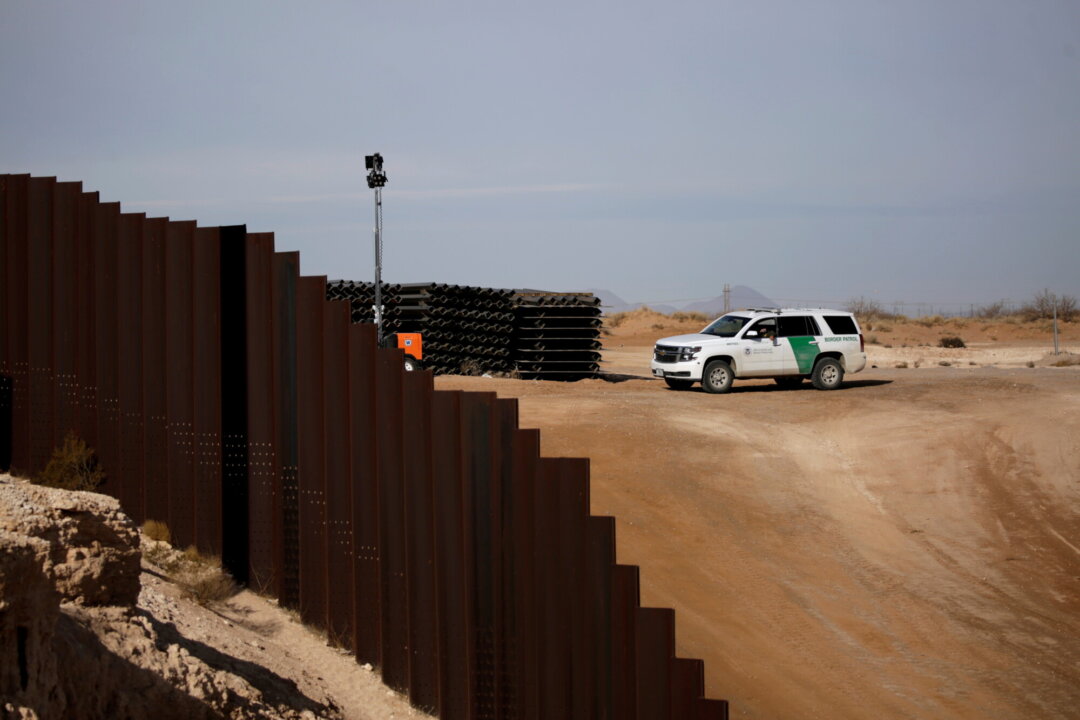 Border Patrol Agent Shot by Suspected Smugglers in New Mexico | The ...