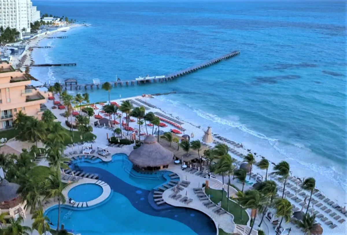 At the point of “the 7,” Mexico’s Grand Fiesta Americana Coral Beach Cancun enjoys a prime location known for its fine white sand and gentle waves. (Photo courtesy of Athena Lucero)
