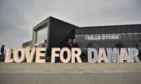 Bills Fans Honor Hamlin With Giant Get-Well Card
