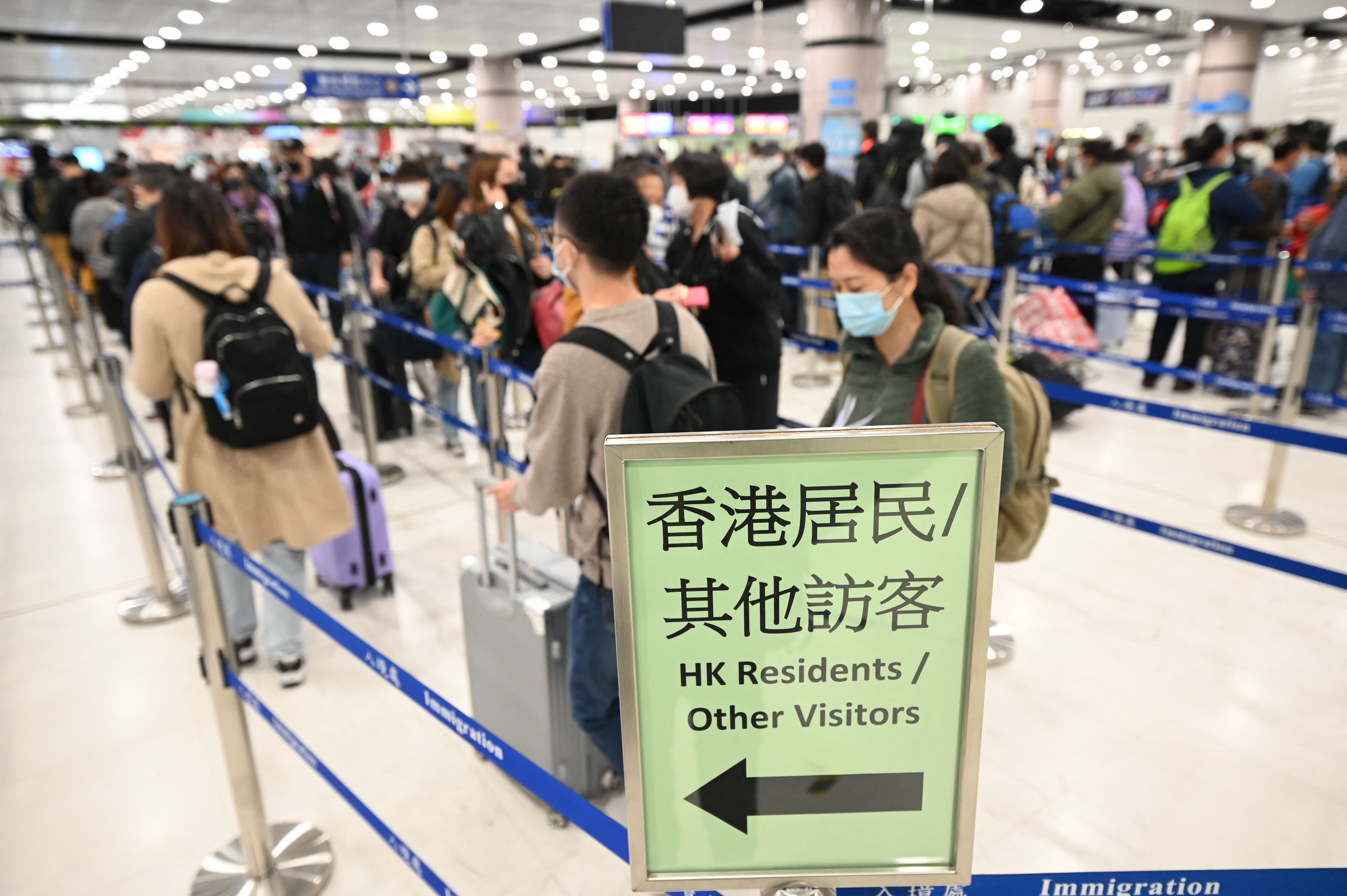 Over 100,000 People Cross Hong Kong-China Border After COVID-19 Restrictions Lifted - Vimarsana News