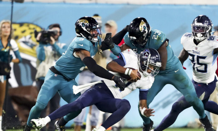 Jags Return Fumble For TD, Beat Titans For AFC South Title | The Epoch ...