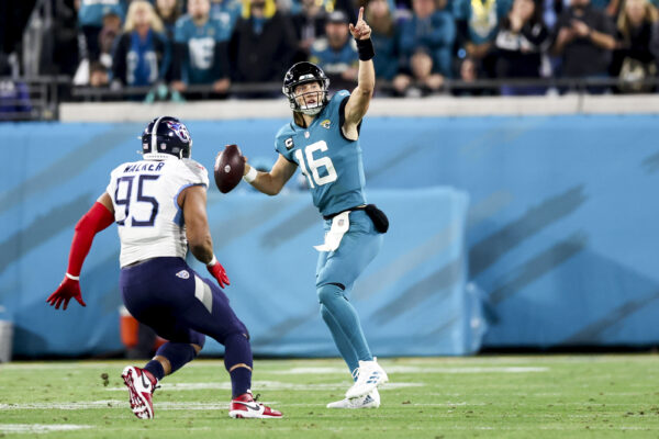 Jaguars claw past Titans in fourth quarter