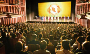 Our Souls Are Healed by Shen Yun, Says Japanese Audience