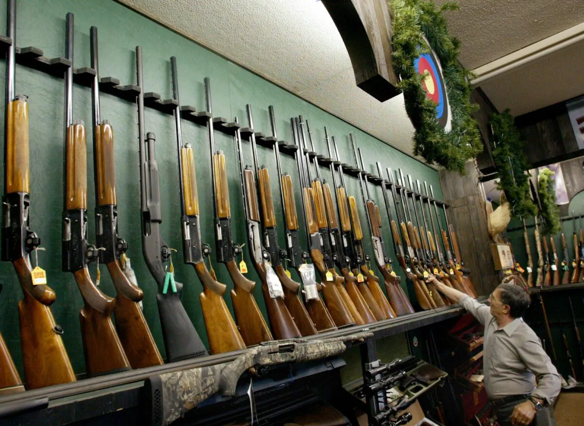 Hunting rifles and shotguns at a gun store in Toronto, in a file photo. (Kevin Frayer/The Canadian Press)