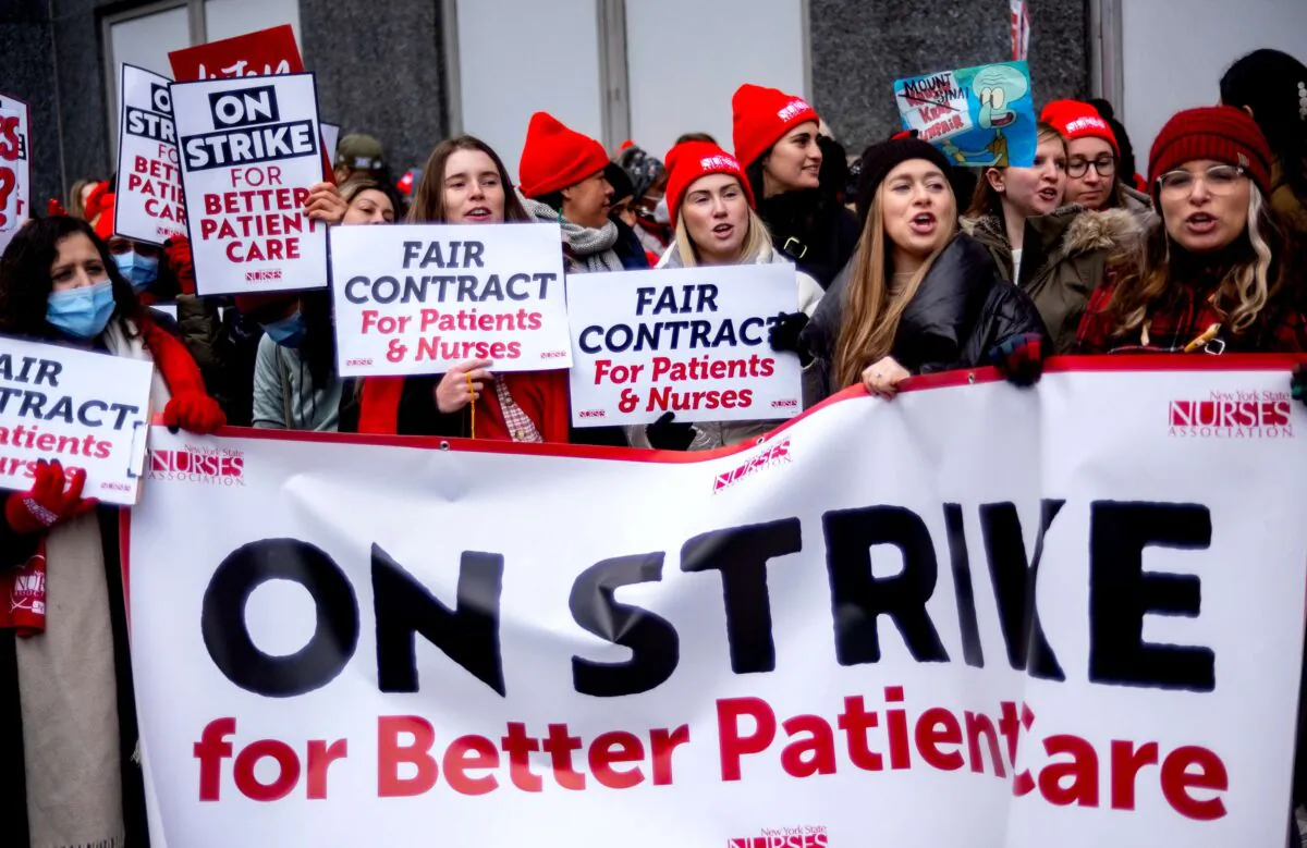 Nurses stage a strike in front of Mt. Sinai Hospital in the Manhattan borough of New York on Jan. 9, 2023. (Craig Ruttle/AP Photo)