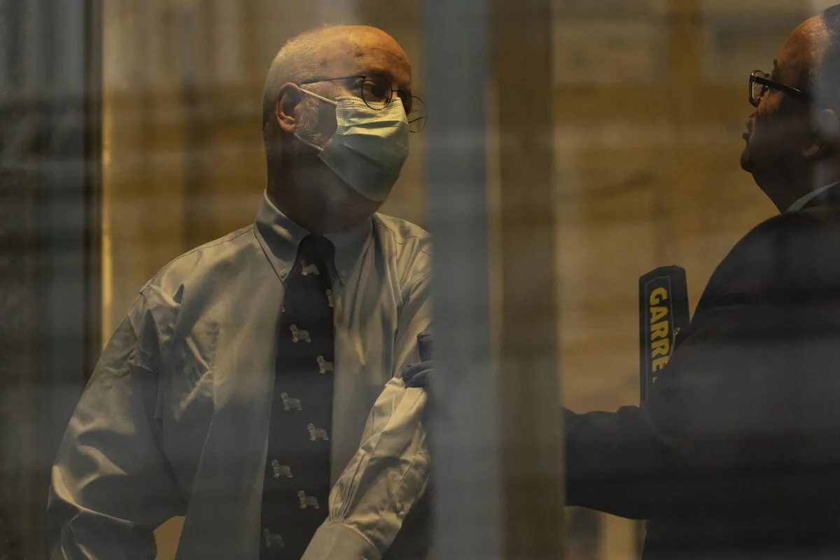 Robert Hadden waits in line at the federal court in New York on Jan. 9, 2023. (Yuki Iwamura/AP Photo)