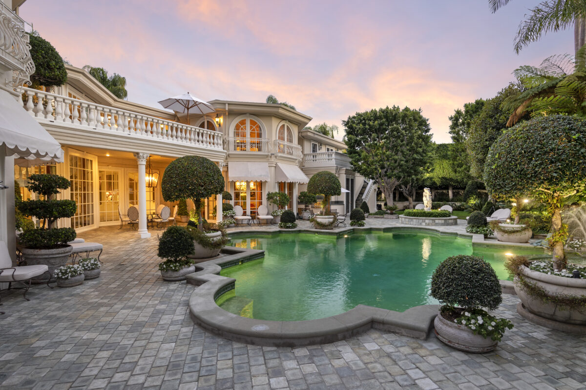 A Grand Beverly Hills Manor