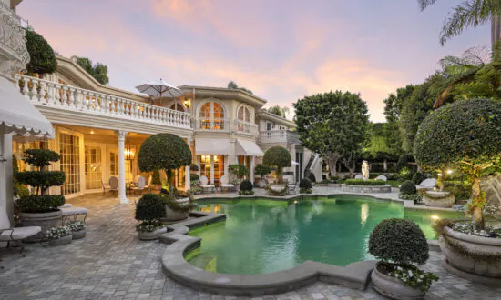 A Grand Beverly Hills Manor