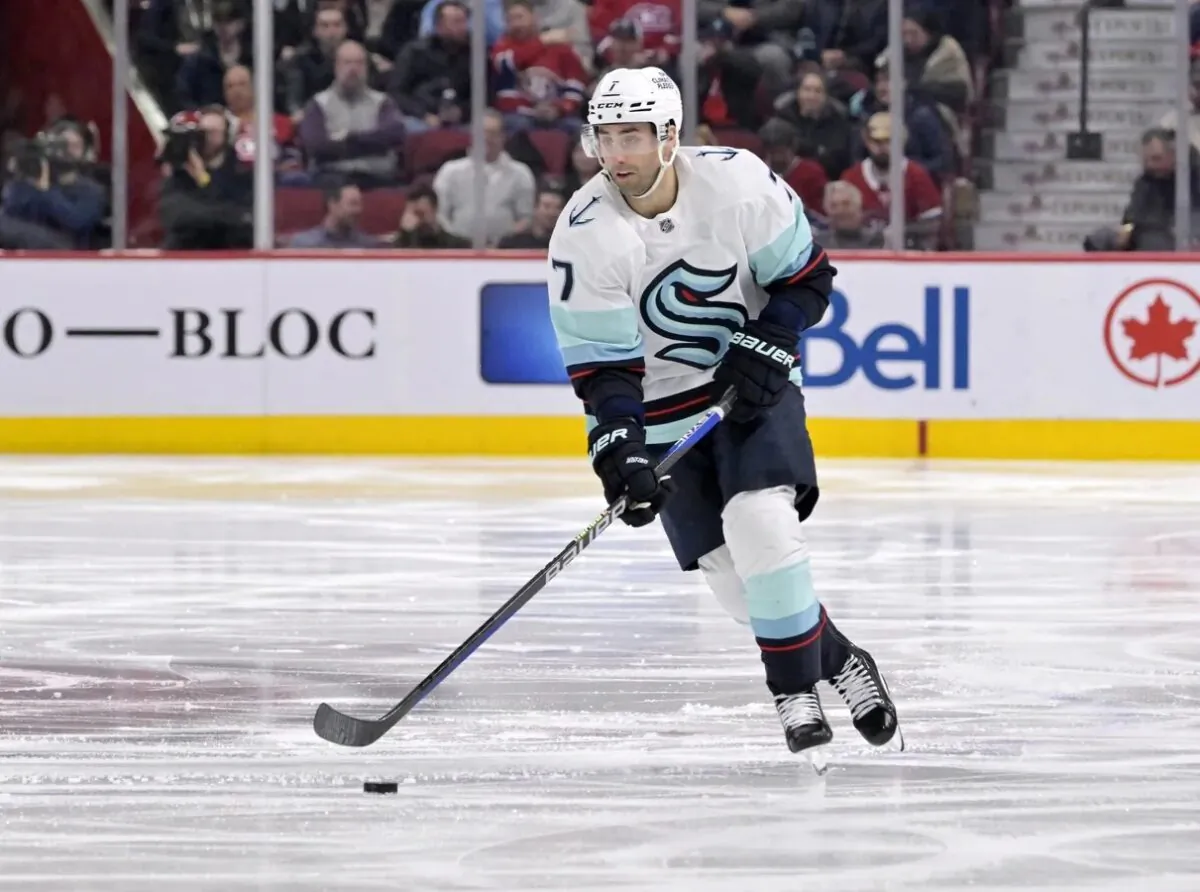 Seattle Kraken forward Jordan Eberle (7) plays the puck during the third period of the game against the Montreal Canadiens at the Bell Centre in Montreal on Jan. 9, 2023. (Eric Bolte/USA TODAY Sports via Field Level Media)