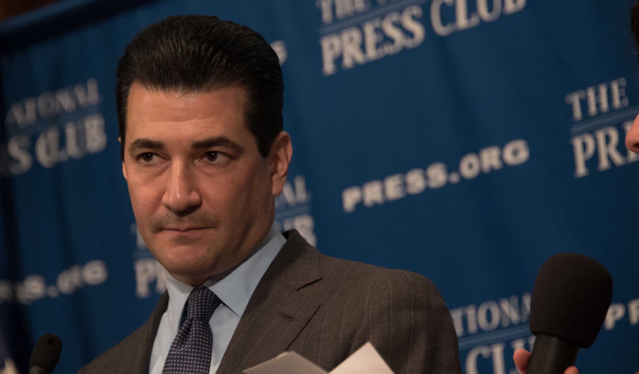 The Censorious Scott Gottlieb Was a Major Influence on Lockdowns - Vimarsana News