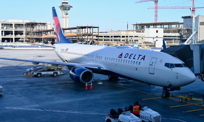 Boeing 757 Loses Nose Wheel While Awaiting Takeoff in Atlanta