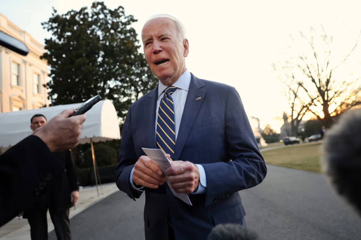U.S. President Joe Biden speaks on the FAA computer outage as he departs the White House on Jan. 11, 2023. (Kevin Dietsch/Getty Images)