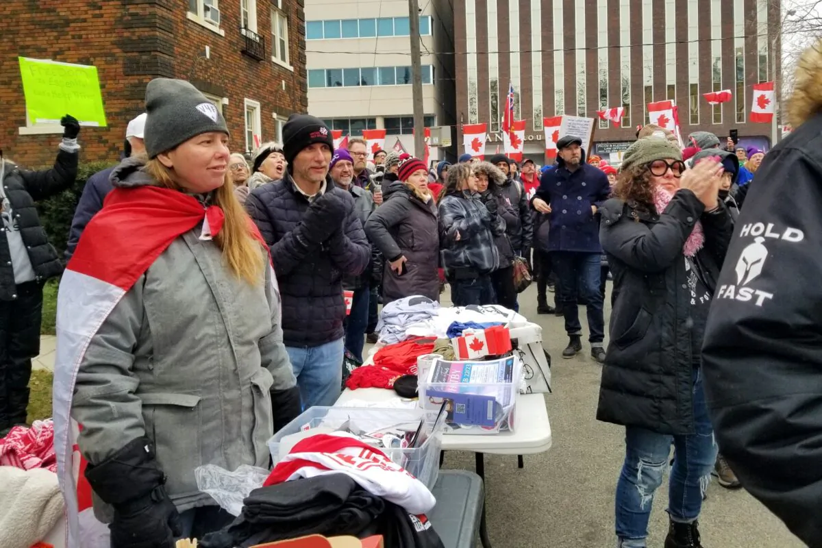Protesters gather to call on the College of Psychologists of Ontario to halt disciplinary action against clinical psychologist and public intellectual Jordan Peterson over his social media comments, during a rally near the college’s office in Toronto on Jan. 11, 2023. (Tara MacIsaac/The Epoch Times)