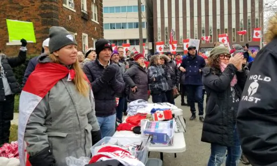 Peterson Supporters Rally Outside College of Psychologists to Call for Free Speech